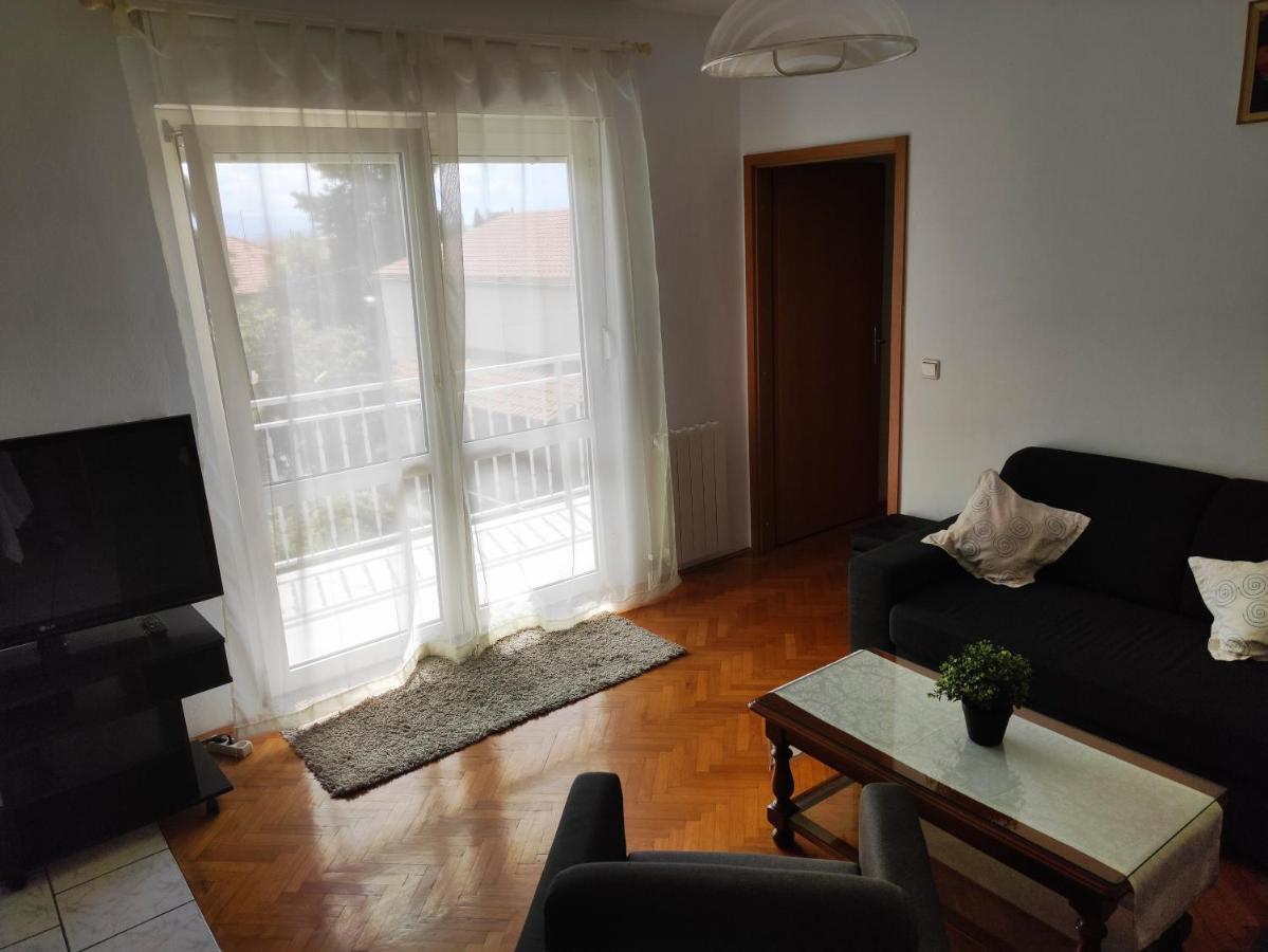 Guesthouse Varnica Kastel Luksic ภายนอก รูปภาพ