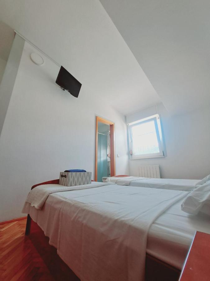 Guesthouse Varnica Kastel Luksic ภายนอก รูปภาพ