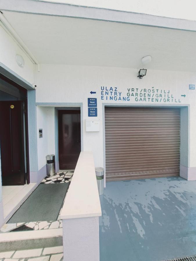 Guesthouse Varnica Kastel Luksic ภายนอก รูปภาพ