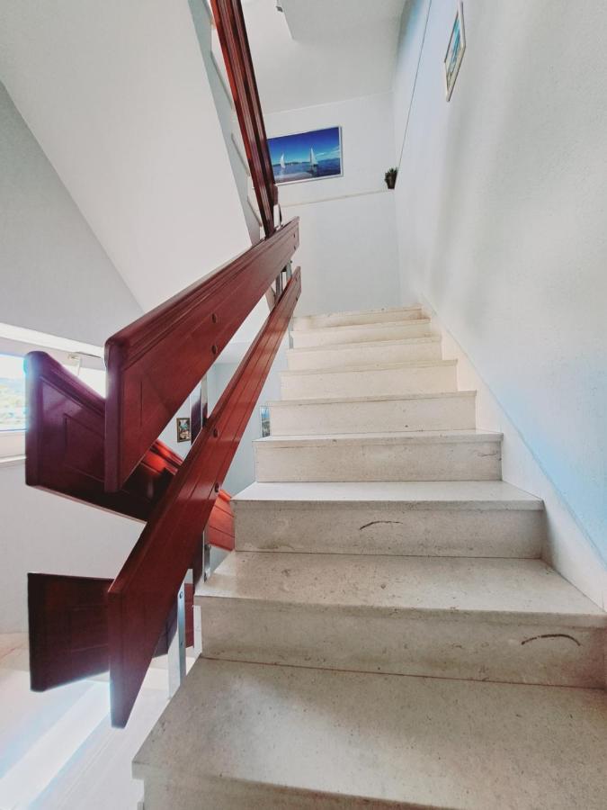 Guesthouse Varnica Kastel Luksic ภายนอก รูปภาพ