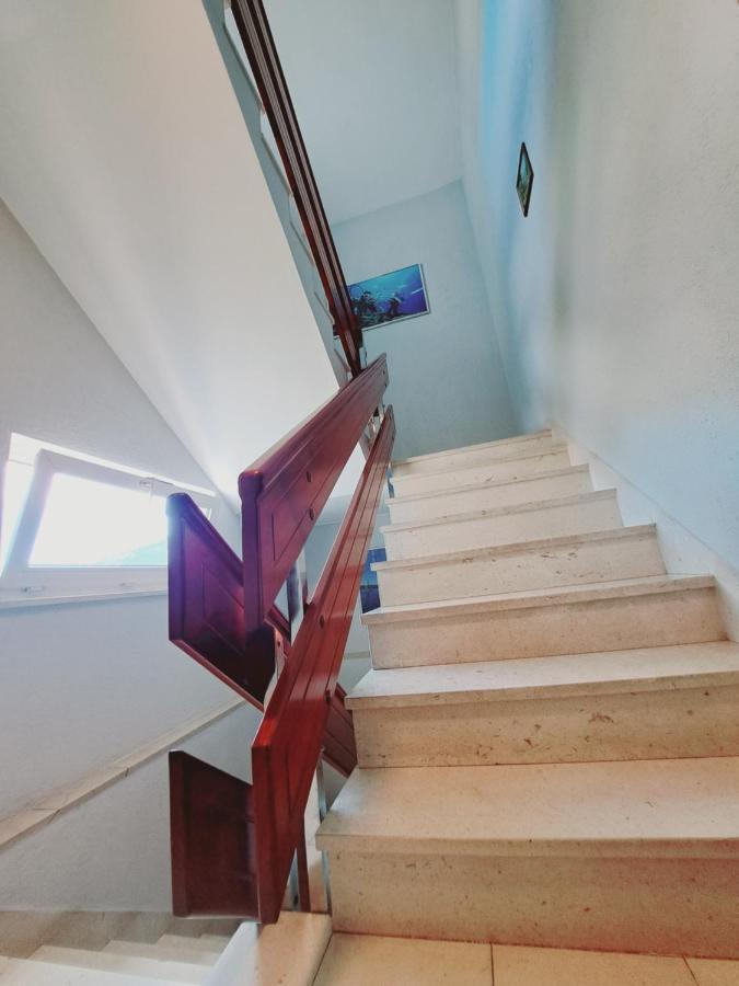 Guesthouse Varnica Kastel Luksic ภายนอก รูปภาพ