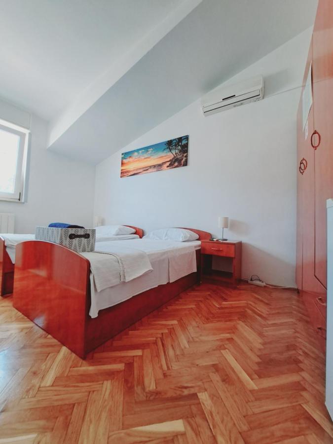 Guesthouse Varnica Kastel Luksic ภายนอก รูปภาพ
