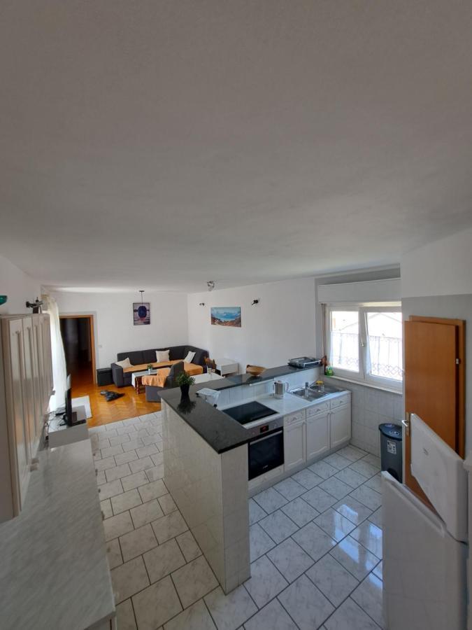 Guesthouse Varnica Kastel Luksic ภายนอก รูปภาพ