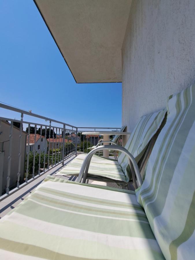 Guesthouse Varnica Kastel Luksic ภายนอก รูปภาพ
