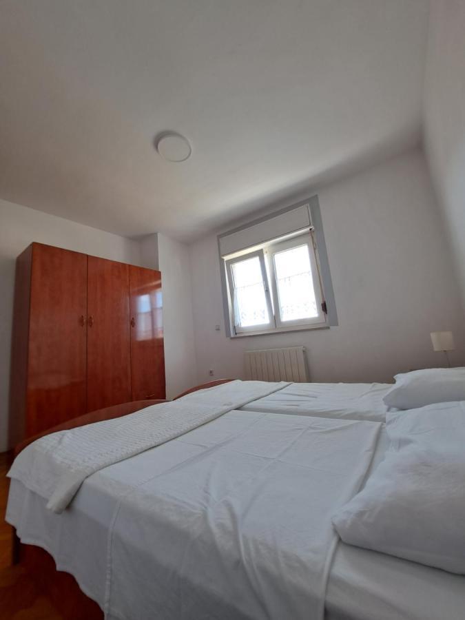 Guesthouse Varnica Kastel Luksic ภายนอก รูปภาพ