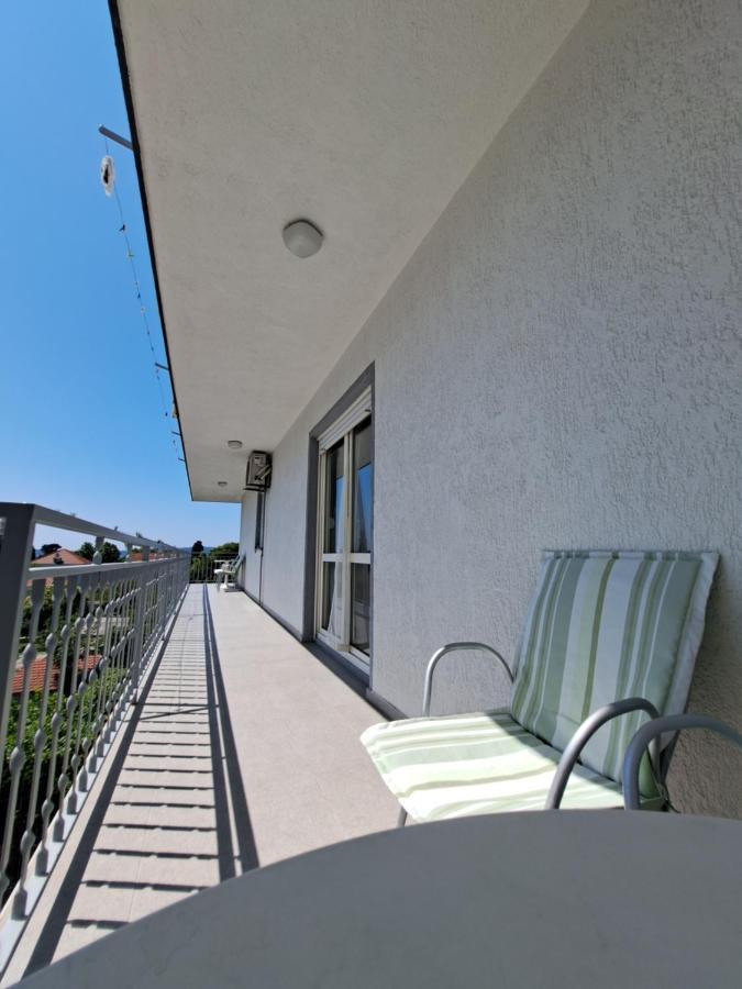 Guesthouse Varnica Kastel Luksic ภายนอก รูปภาพ