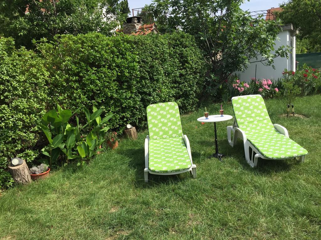 Guesthouse Varnica Kastel Luksic ภายนอก รูปภาพ