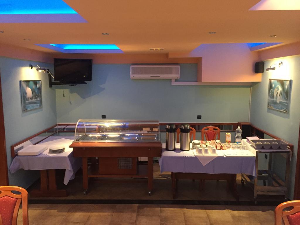 Guesthouse Varnica Kastel Luksic ภายนอก รูปภาพ