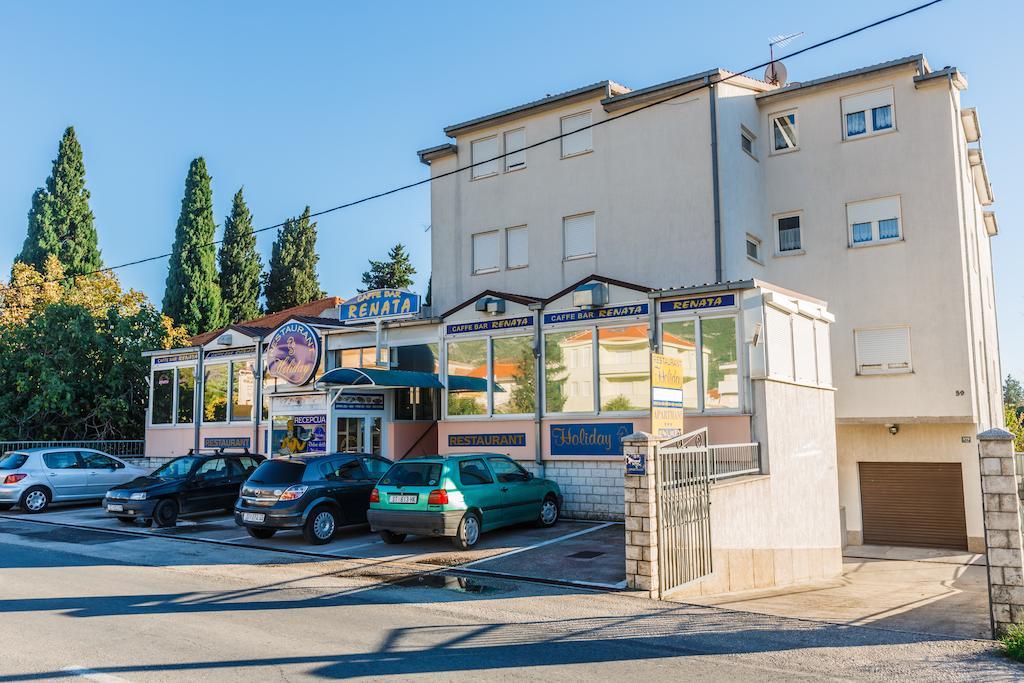 Guesthouse Varnica Kastel Luksic ภายนอก รูปภาพ
