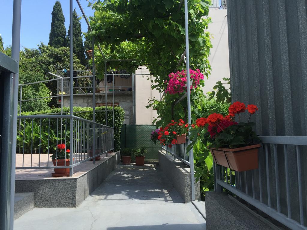 Guesthouse Varnica Kastel Luksic ภายนอก รูปภาพ