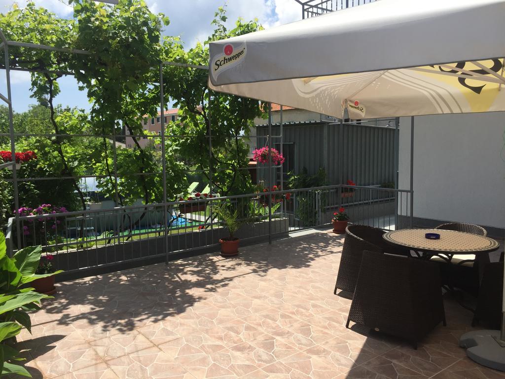 Guesthouse Varnica Kastel Luksic ภายนอก รูปภาพ