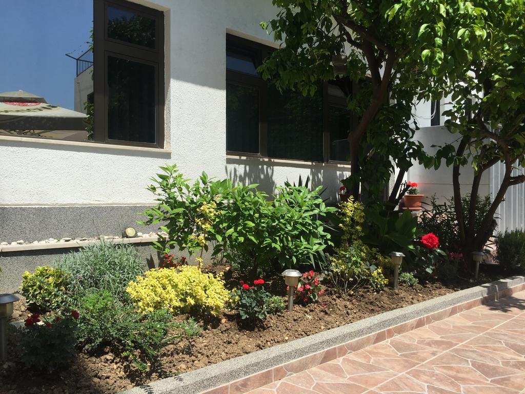 Guesthouse Varnica Kastel Luksic ภายนอก รูปภาพ
