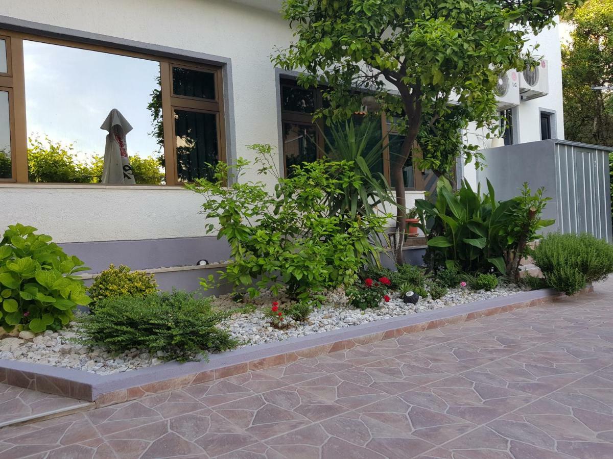 Guesthouse Varnica Kastel Luksic ภายนอก รูปภาพ