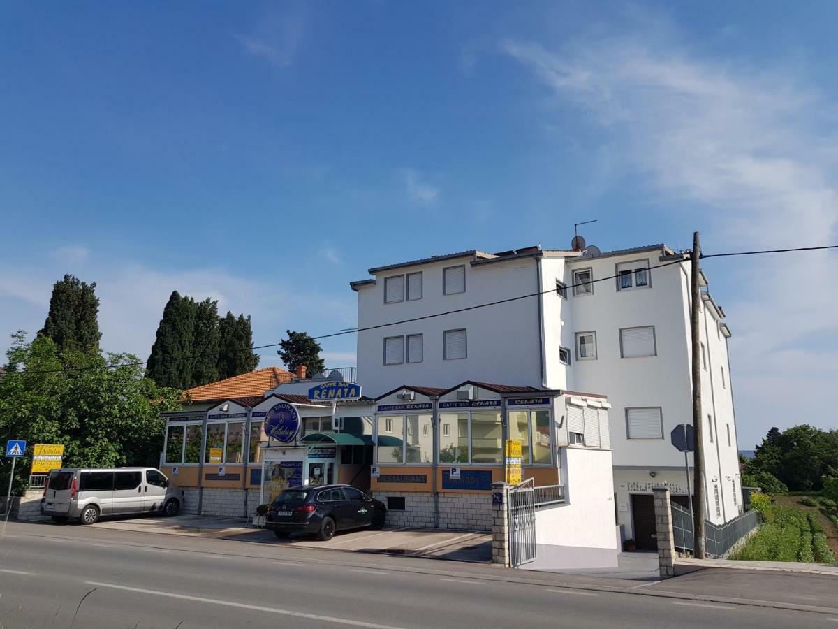 Guesthouse Varnica Kastel Luksic ภายนอก รูปภาพ