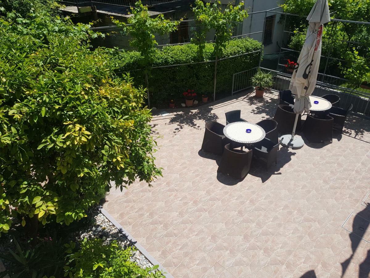 Guesthouse Varnica Kastel Luksic ภายนอก รูปภาพ